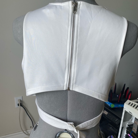 🦖 Forever 21 white zippered crop top 3/$25 - Picture 3 of 4